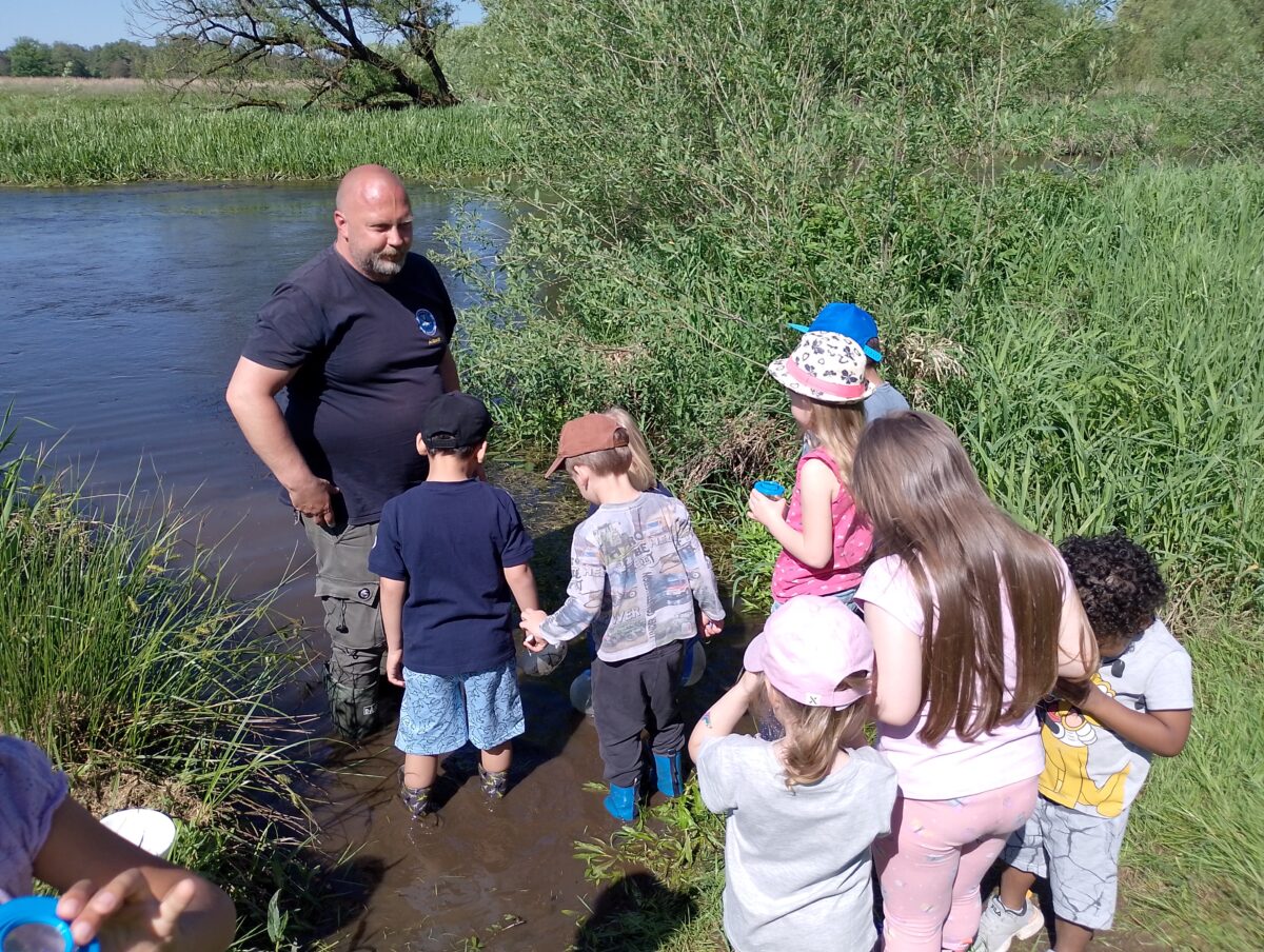 Kindergarten besucht den Fischereiverein