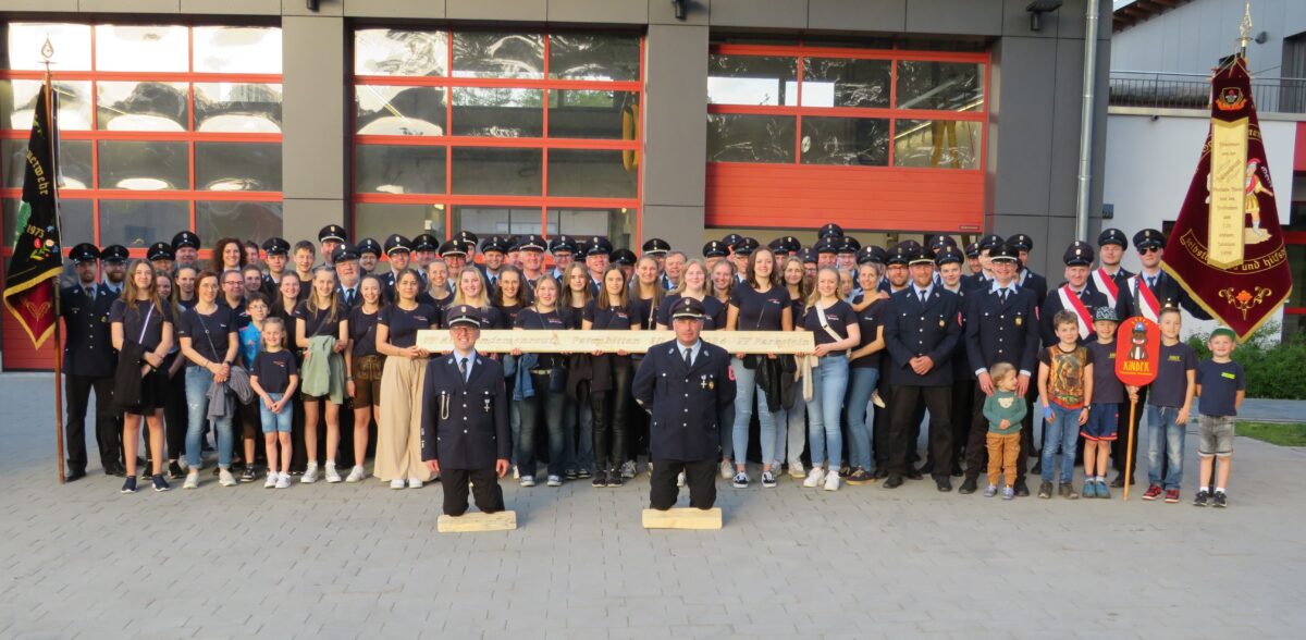 Parksteiner Feuerwehr wird Pate beim Kirchendemenreuther Jubiläum