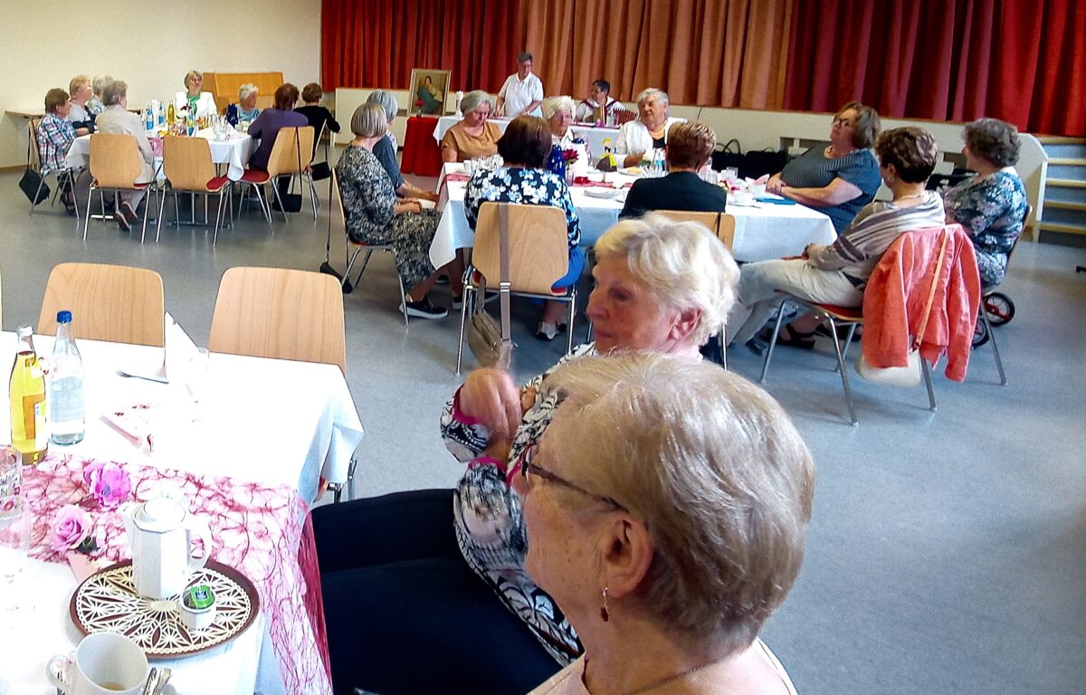 Frauenbund Schirmitz feiert beschwingten Muttertag
