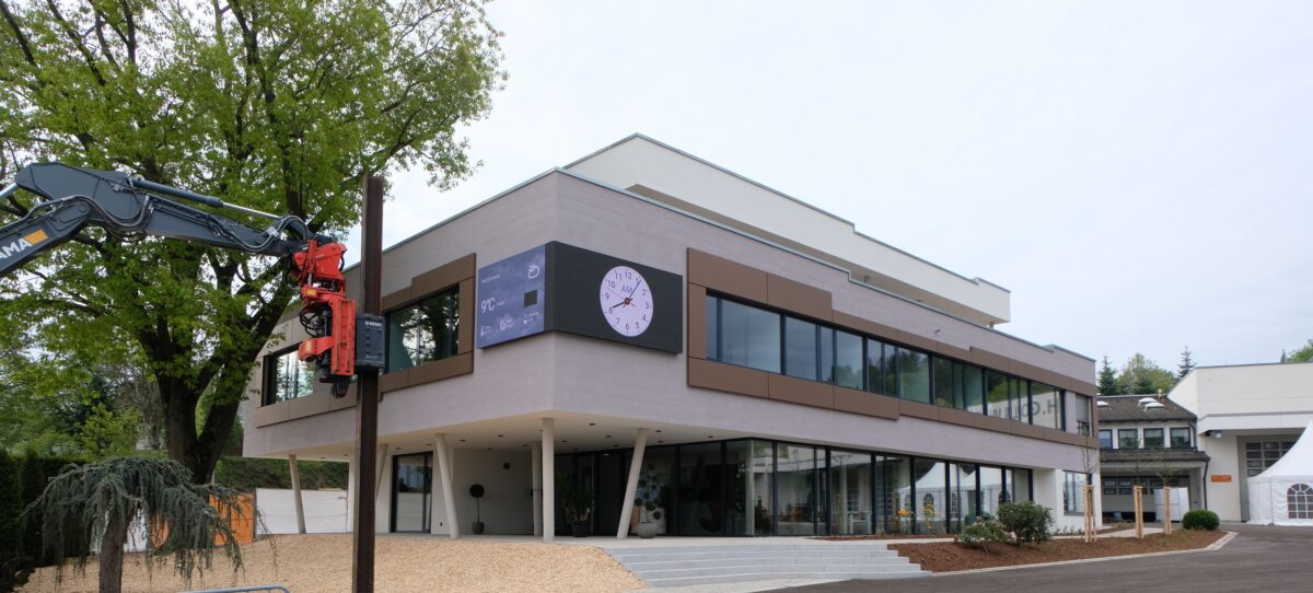 Neue Firmenzentrale in Floß eingeweiht