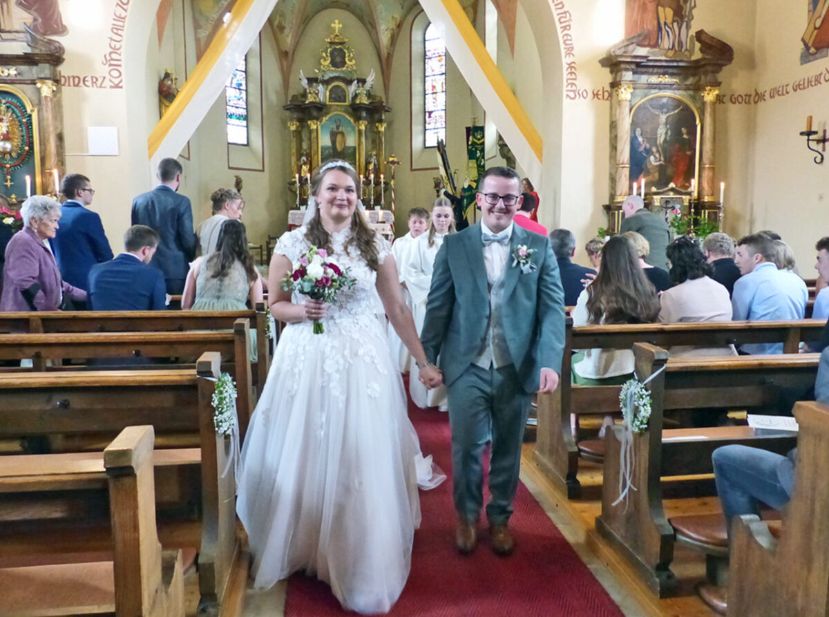 Hochzeit in Döllnitz: Katholische Landjugendbewegung bringt Lisa und Sebastian vor Traualtar