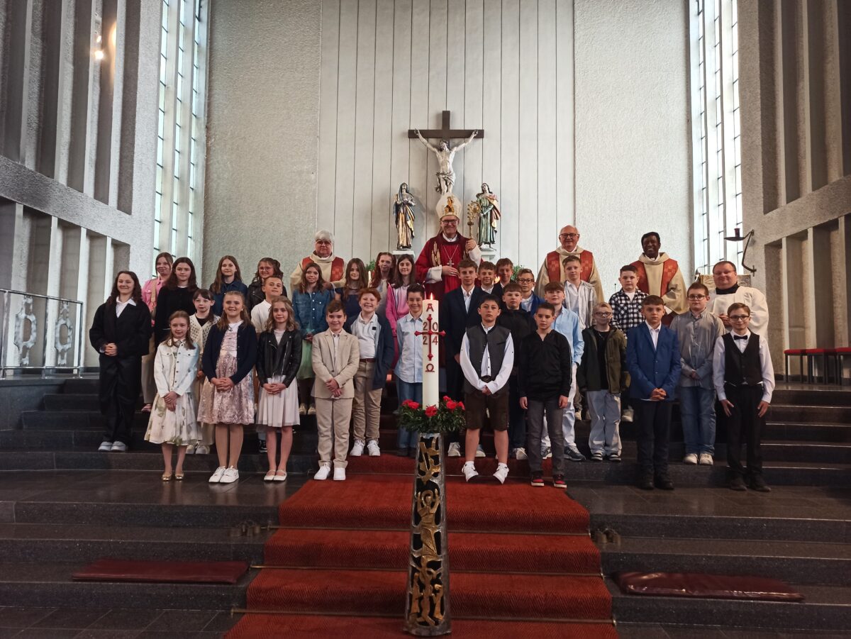 St. Elisabeth/Maria Waldrast: Weihbischof spendet Firmung
