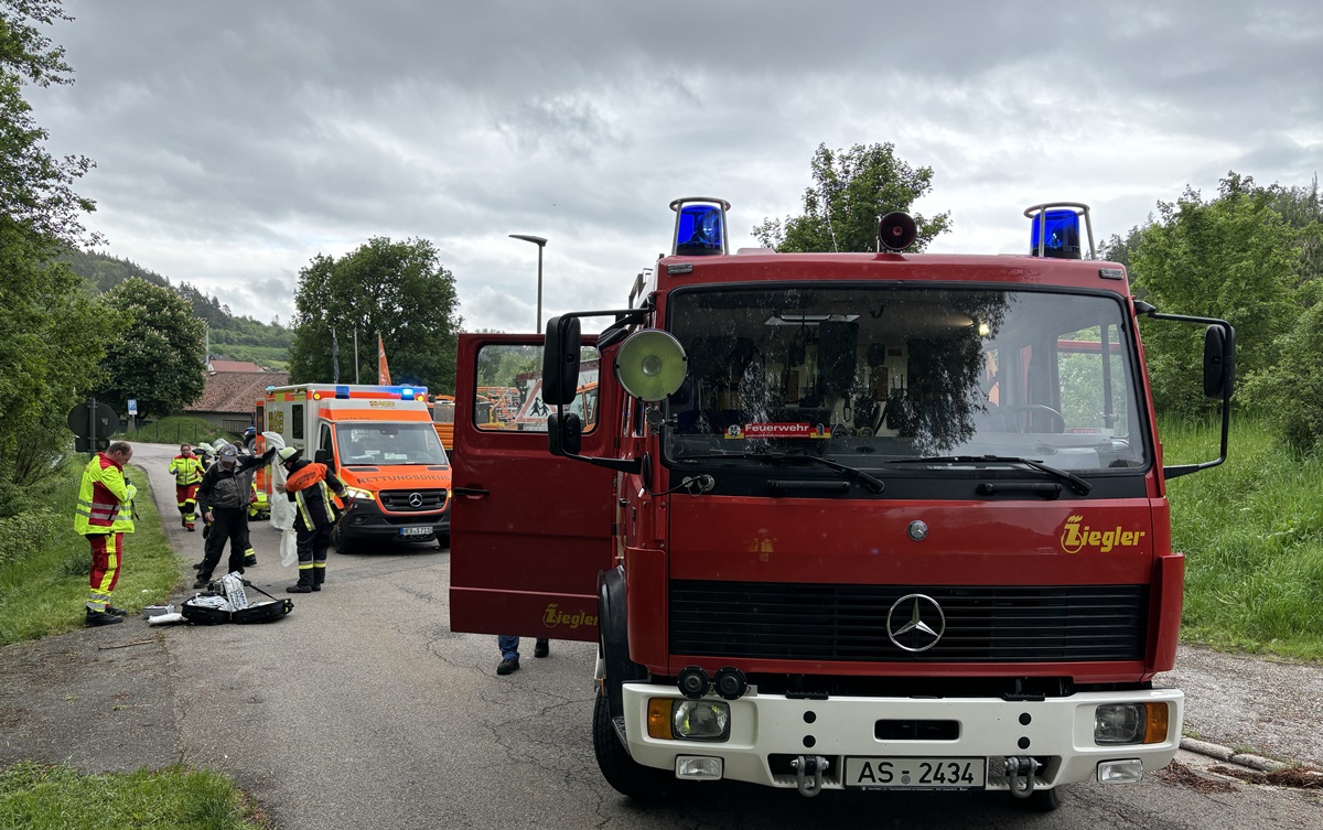 Feuerwehr rettet 86-Jährigen nach über einer Stunde aus Bachlauf