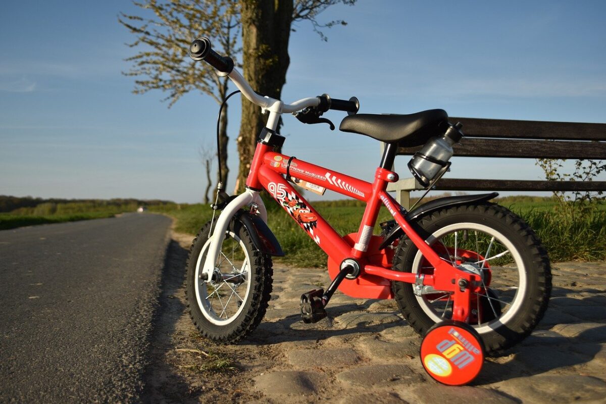 Autofahrerin übersieht Fahrrad: Unfall mit verletztem Kind (6)