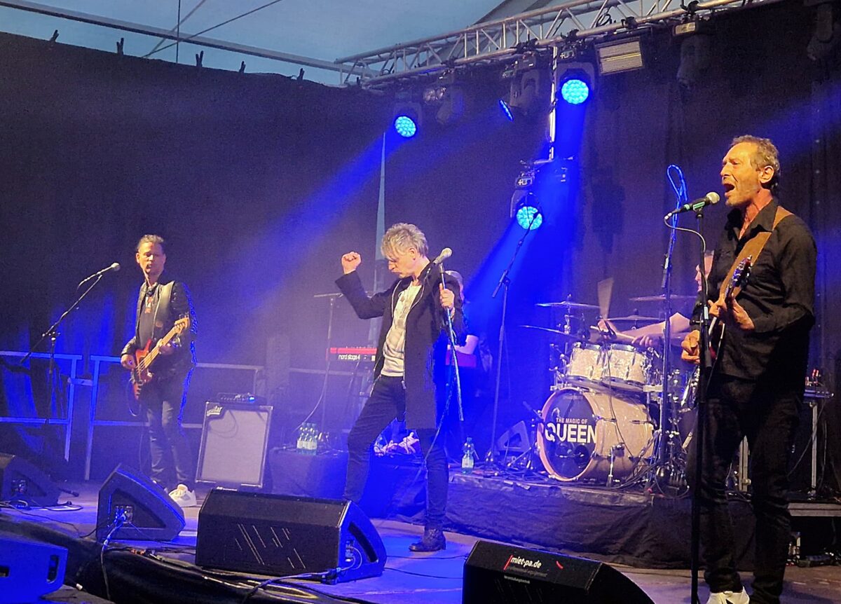 „The Magic of Queen“ mit Markus Engelstädter und Band – einfach begeisternd