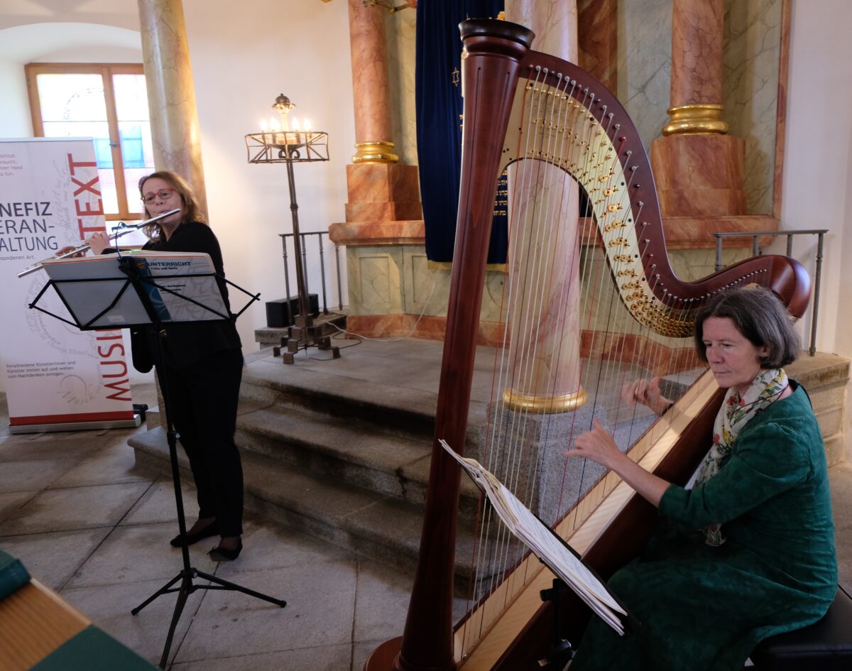 Harfentöne begeistern in Flosser Synagoge
