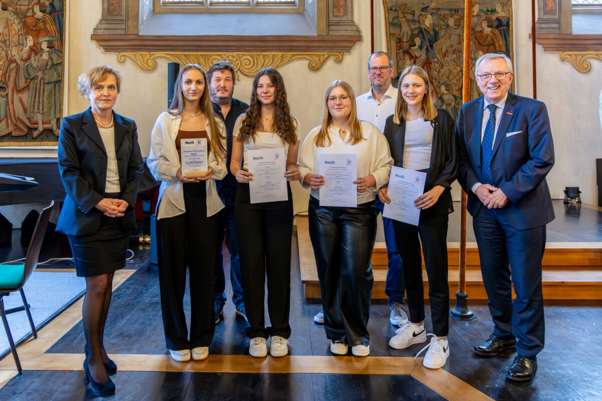 MINT-Mädels aus Vohenstrauß gewinnen MaxEL-Preis