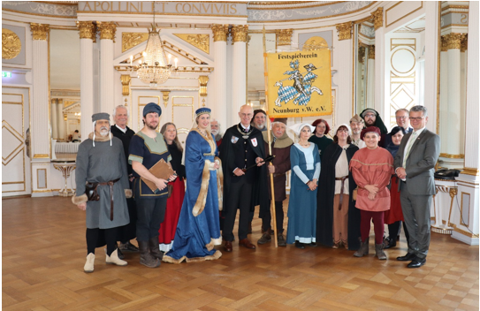 Regierungspräsident übernimmt Schirmherrschaft für Burgfestspiel