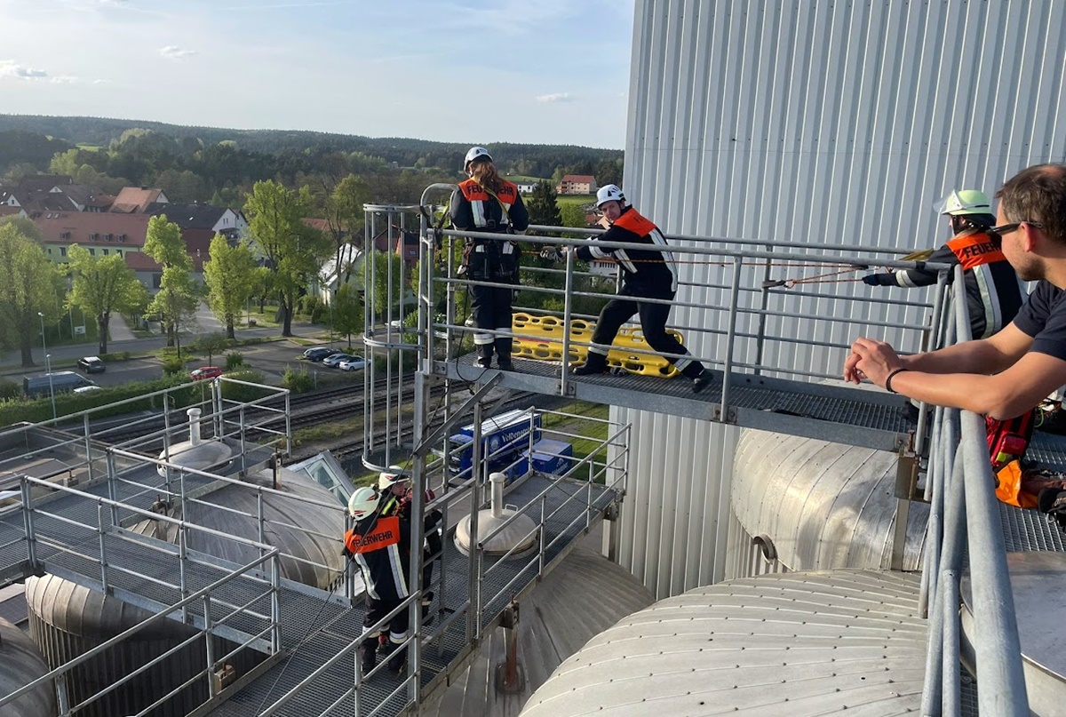 Gemeinsame Ausbildung der Feuerwehren zur Absturzsicherung