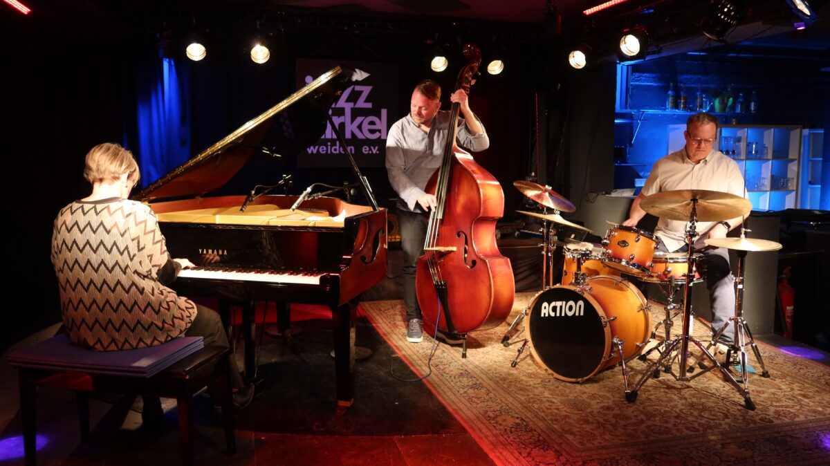 Isländer jazzen in Weiden: „Sunna Gunnlaugs Trio“