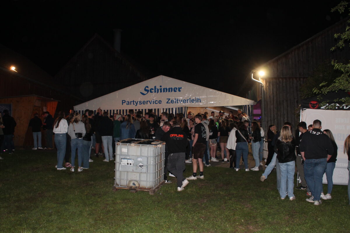 Tanzrausch-Party begeistert 550 Gäste in Burkhardsreuth