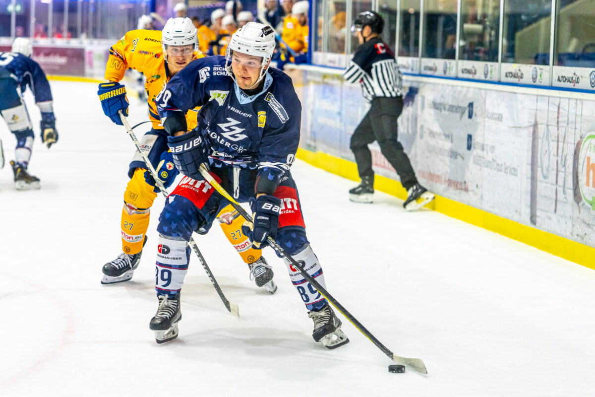 Tyler Ward bleibt den Blue Devils Weiden treu
