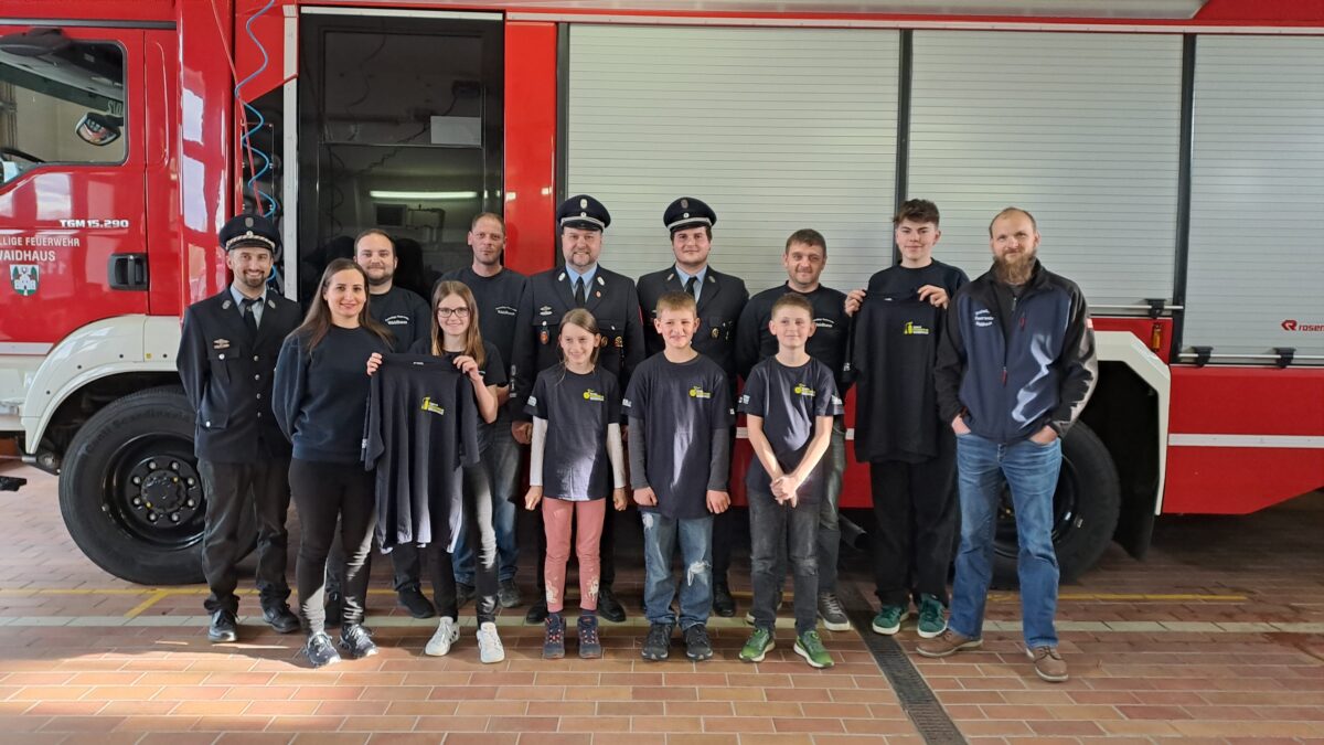 Spendenaktion kleidet junge Feuerwehr in Waidhaus ein