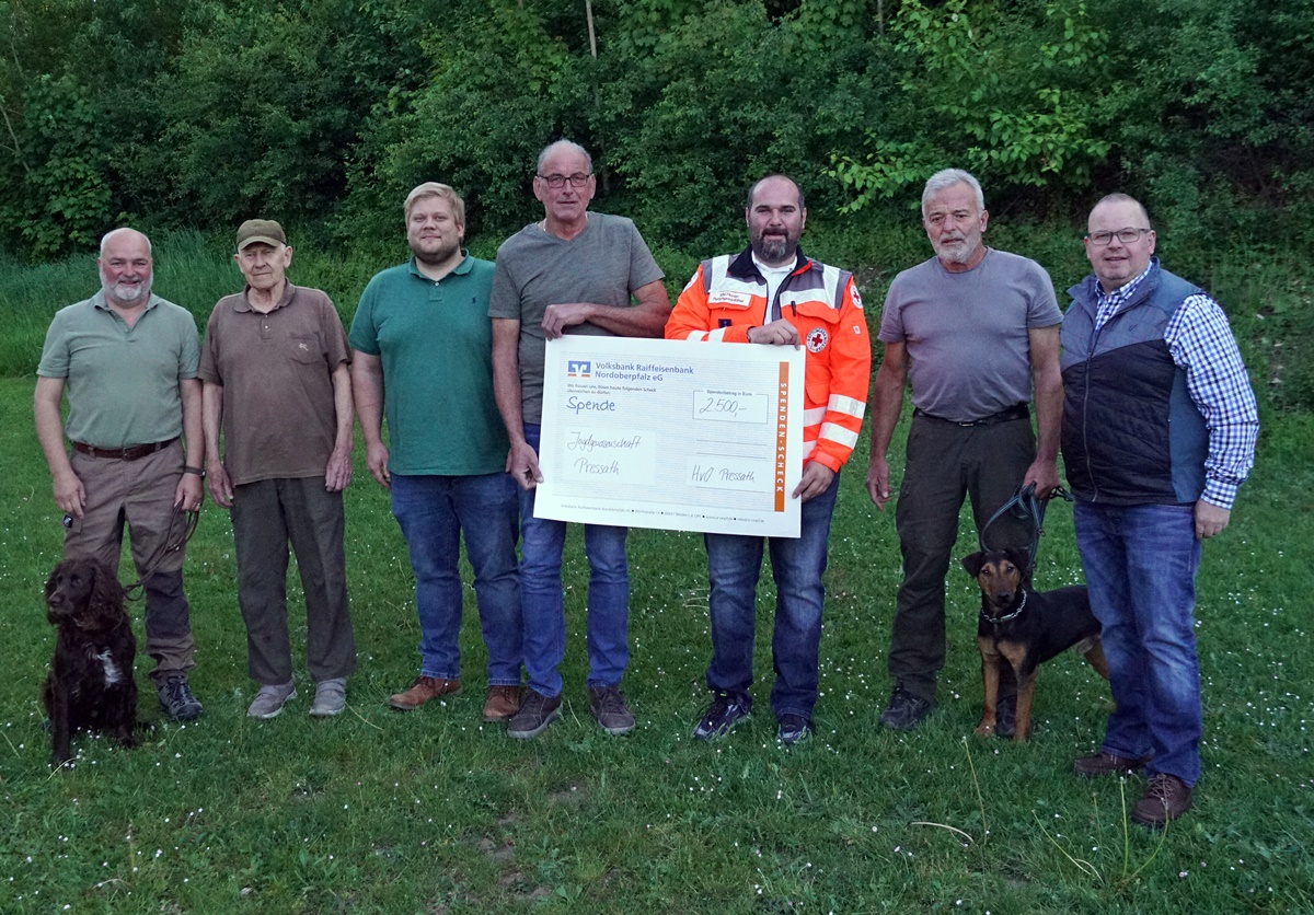 Jäger spenden für Helfer vor Ort Pressath