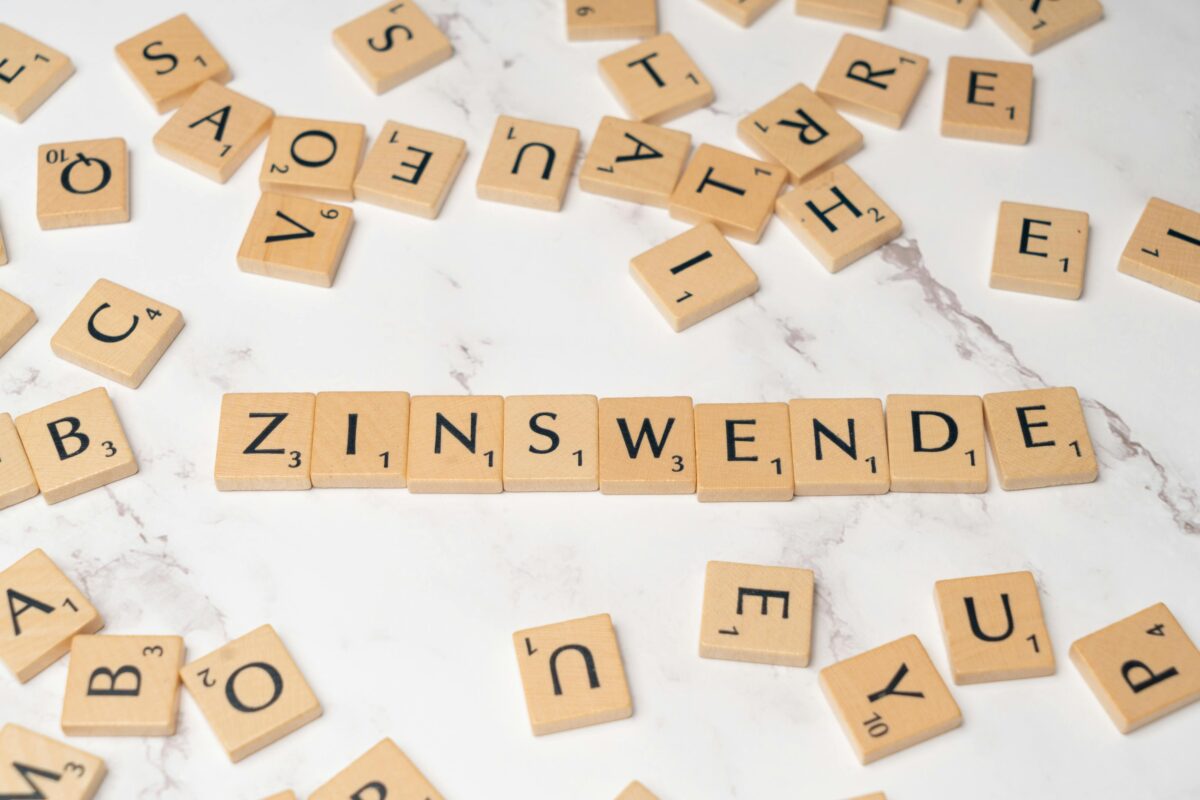 EZB vor der ersten Zinssenkung: Soll man noch schnell handeln?