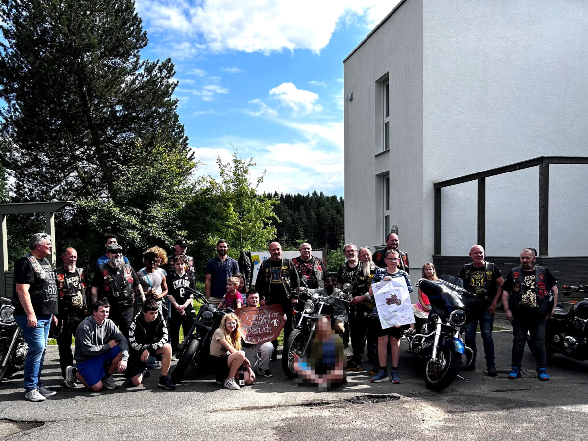 Besuch im Haus St. Elisabeth: Biker mit ganz großen Herz