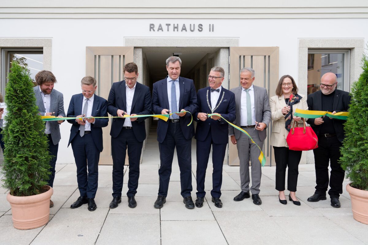 „Eine kluge Entscheidung“: Ministerpräsident lobt Tirschenreuths neues Rathaus