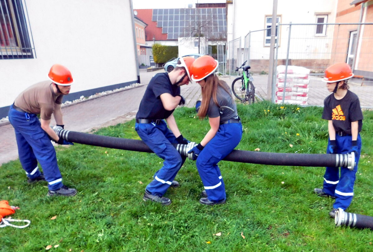 Feuerwehrjugend trainiert für Leistungsmarsch in Speichersdorf