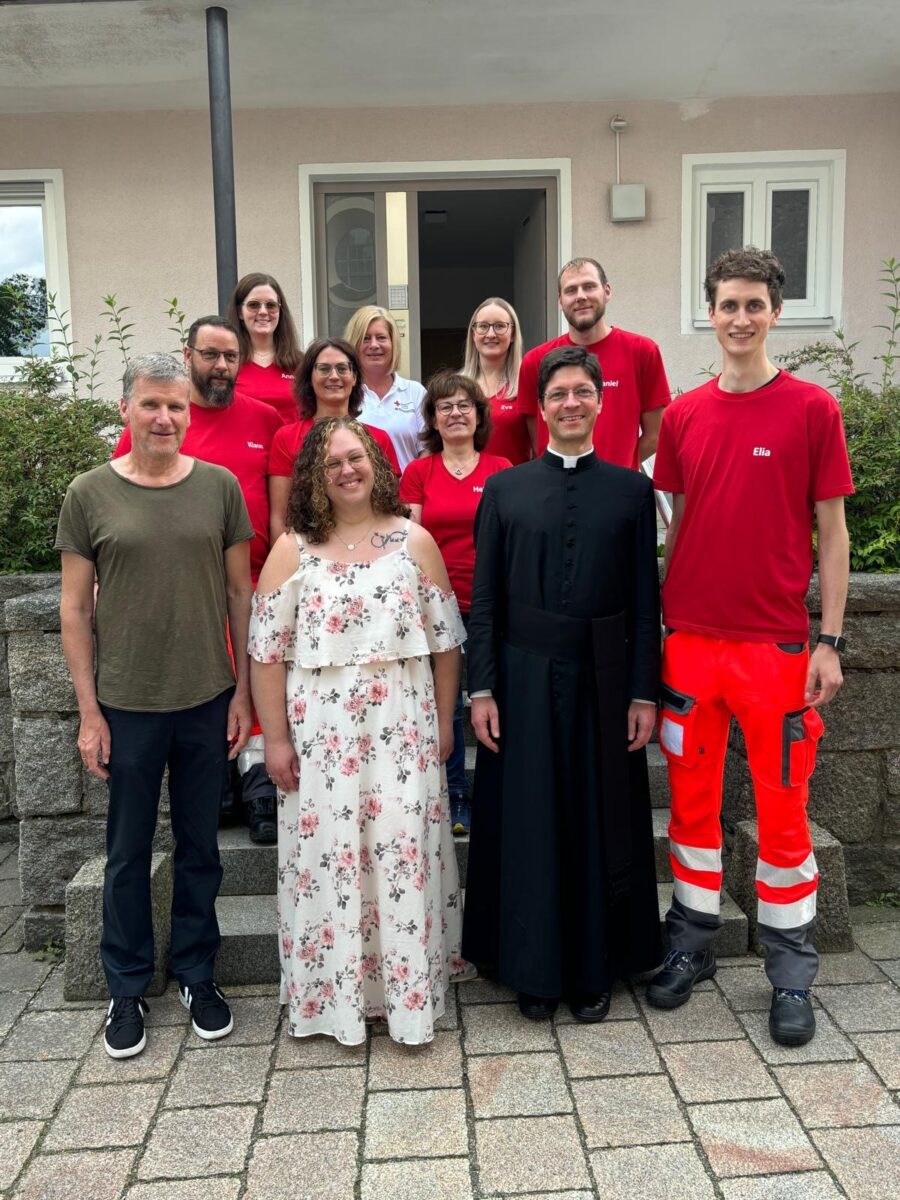 MUT – Benefizveranstaltung in Flossenbürg bringt Spenden von 1.630 Euro für die Helfer vor Ort