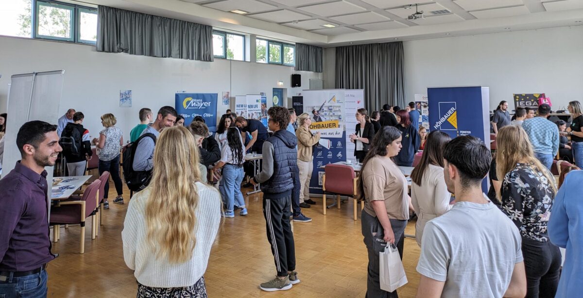 Europa-Berufsschule: 200 Schüler trafen ihre potenziellen Chefs