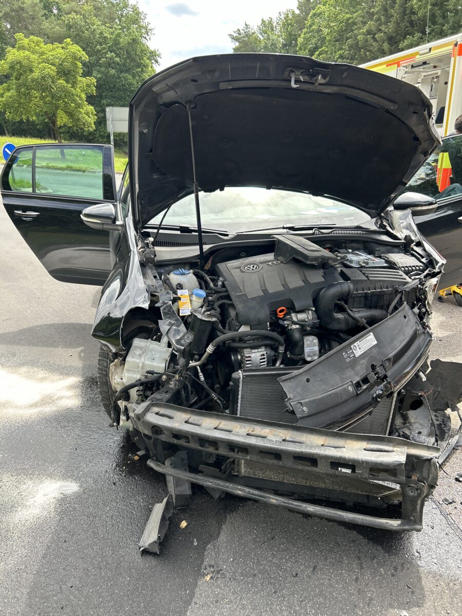 Lastwagen übersehen – Gott sei Dank nur Blechschaden