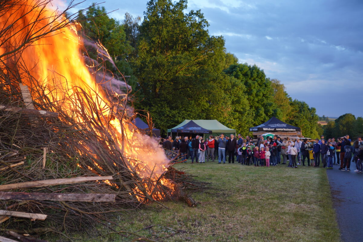 Johannisfeuer in Woppenrieth und Ottenrieth