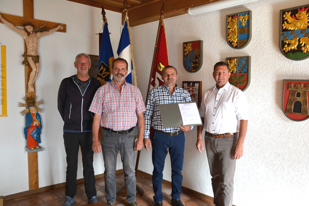 Neuer Feldgeschworener in Miesbrunn vereidigt