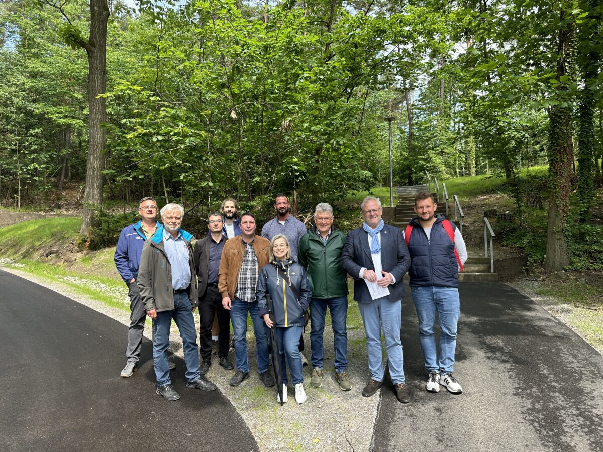 Barrierefrei unterwegs am Schwandorfer Weinberg: „Hubmannsteig“ offiziell eröffnet