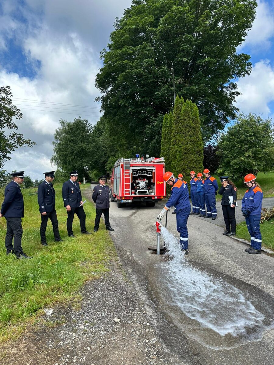 Jugendfeuerwehr brilliert bei „Jugendflamme Stufe 2“ Prüfung