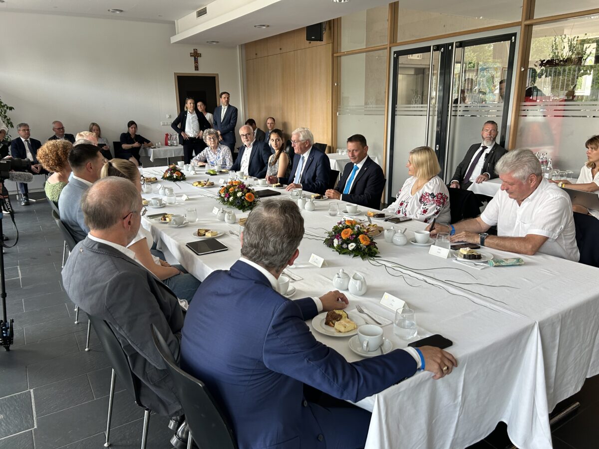 Diskussion mit dem Bundespräsidenten im Café Mitte