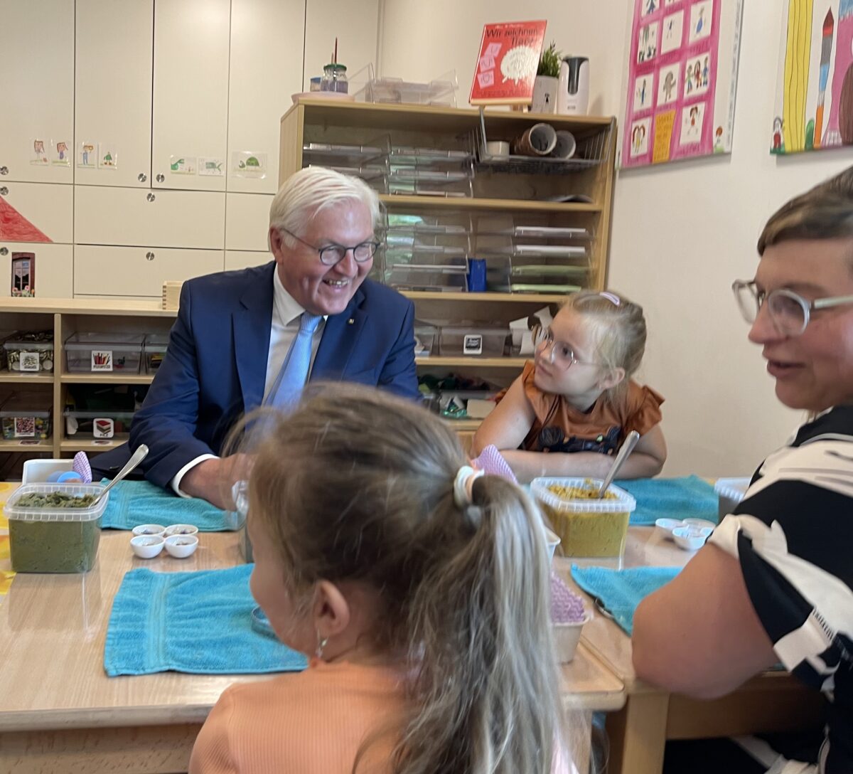 Präsident Steinmeier am Stockenhut: Erzieher fordern mehr Wertschätzung