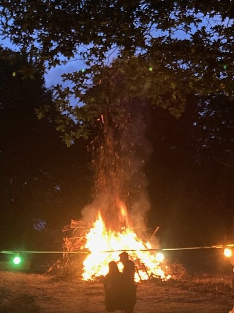 Döllnitz feiert mit Johannisfeuer das Gemeinschaftsgefühl