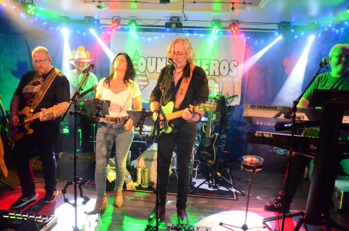 Die „Mountaineros“ auf der „Live Stage“