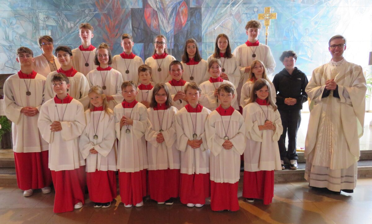Kinder folgen Jesus: Neue Ministranten in Altenstadt