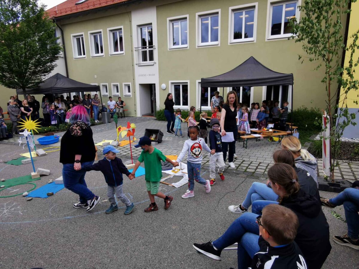 Eslarn feiert mit Kindern und Tradition