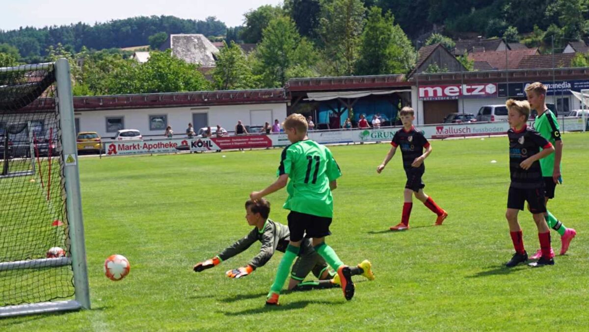 Fußball pur von den Bambinis bis zu den Alten Herren in Rieden