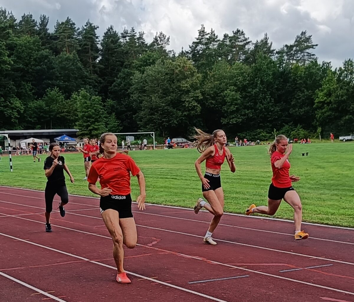 Nachwuchsleichtathleten des SVSW Kemnath wieder ganz vorne dabei