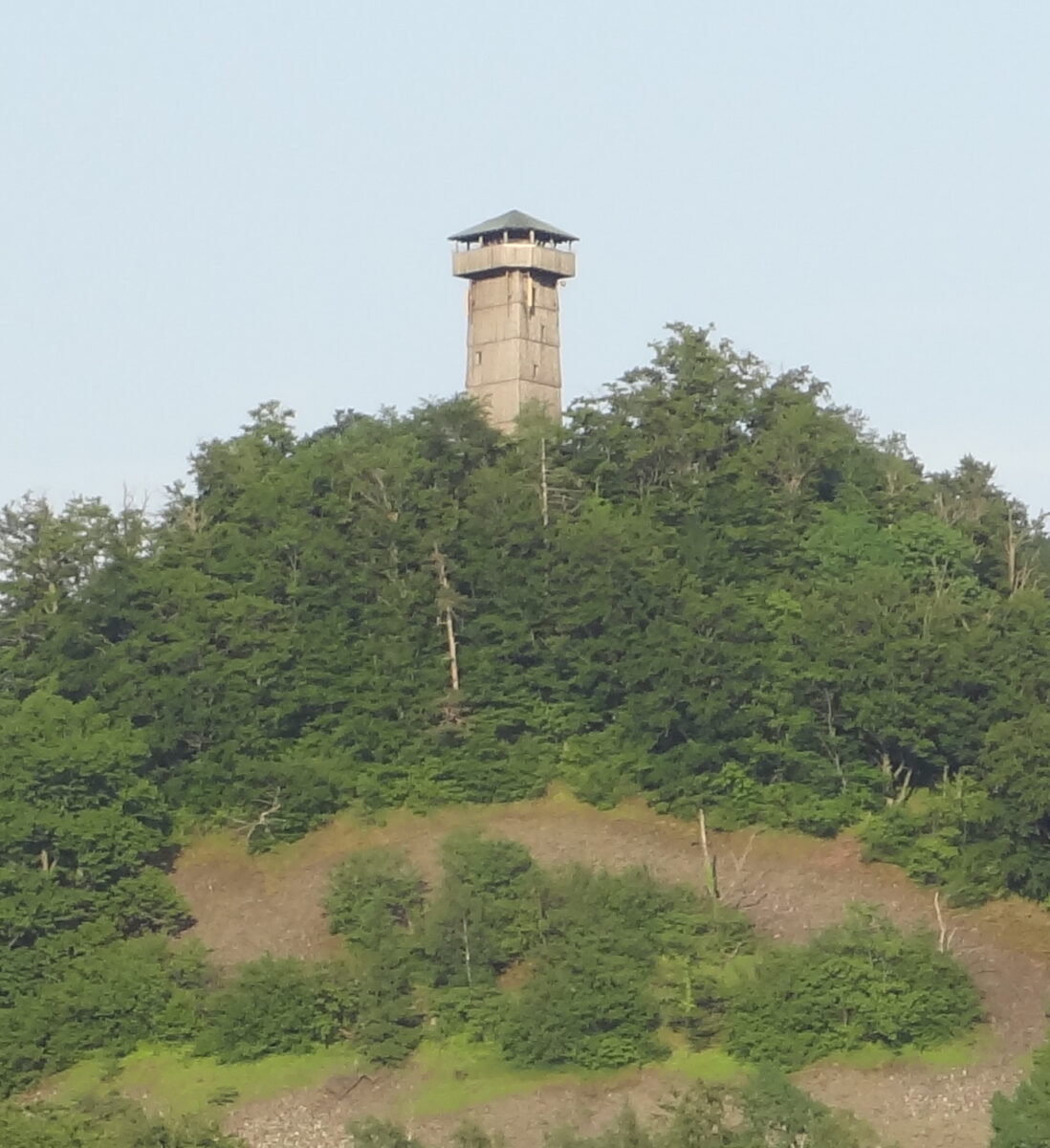 Vor 40 Jahren: Feuer vernichtet Aussichtsturm auf dem Rauhen Kulm