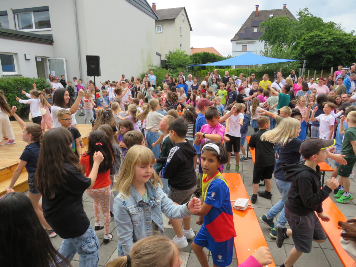 „Schule der Begegnung“ feiert einzigartiges Fest