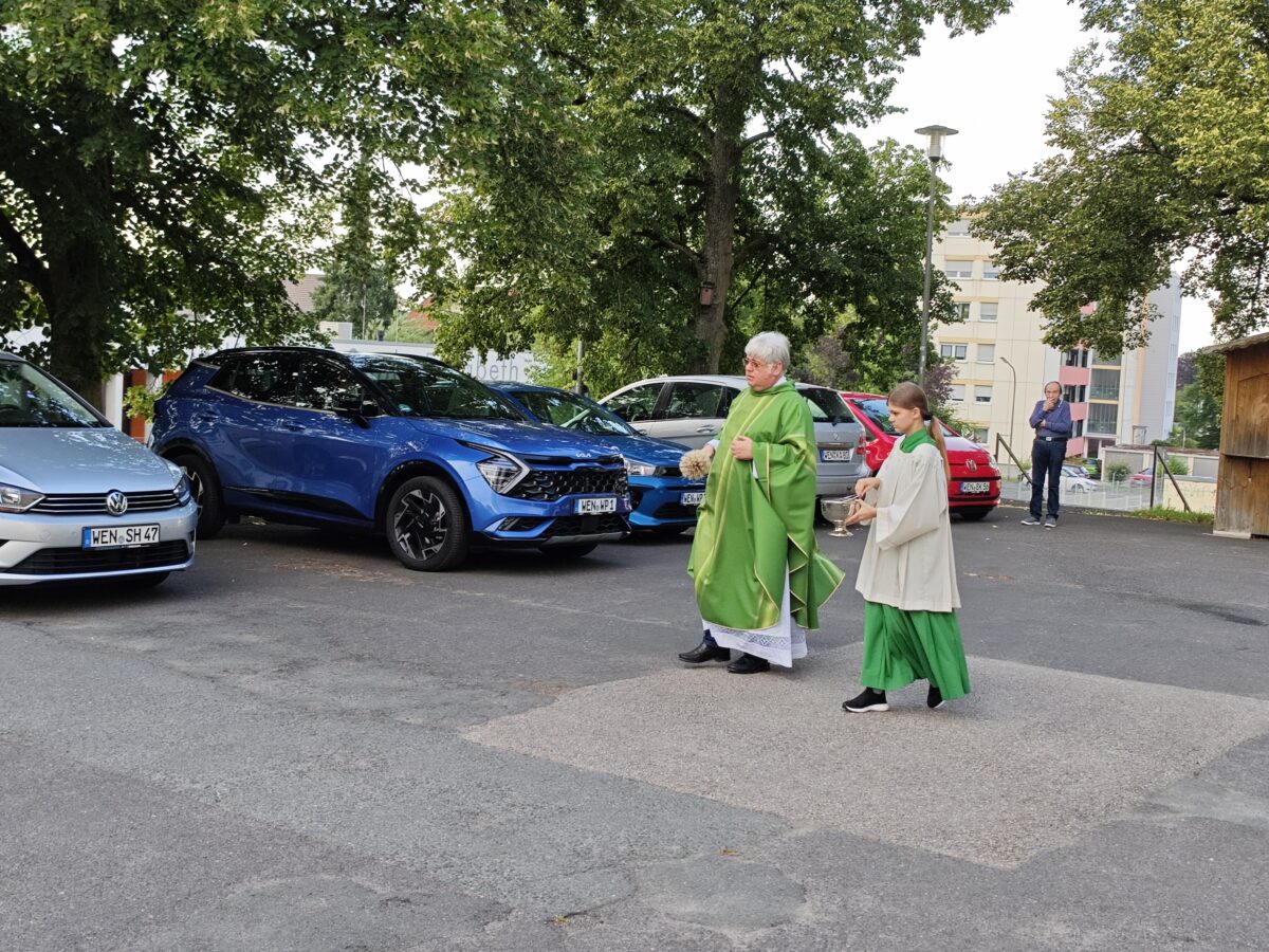 Fahrzeugsegnung in Weiden für sichere Reisen