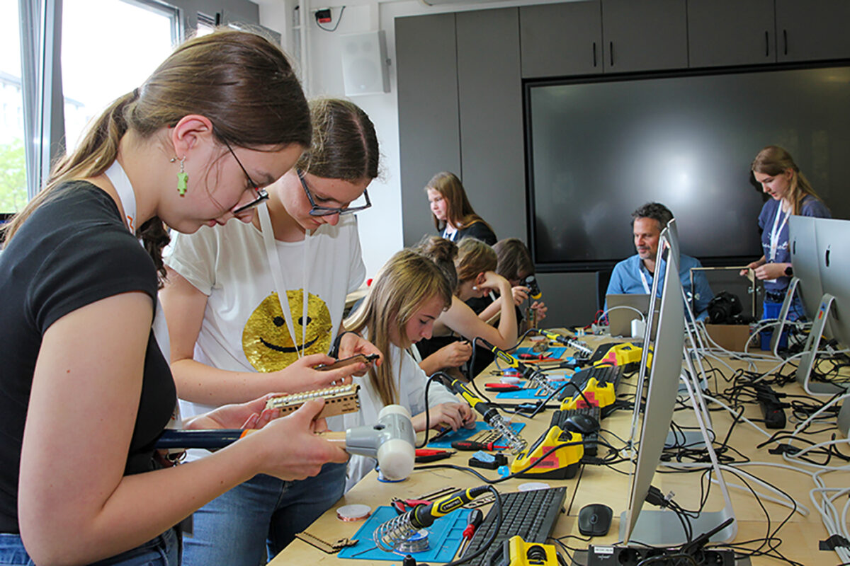 InformatikCamp4Girls an der OTH Amberg-Weiden: Zukunft programmieren und IT erleben