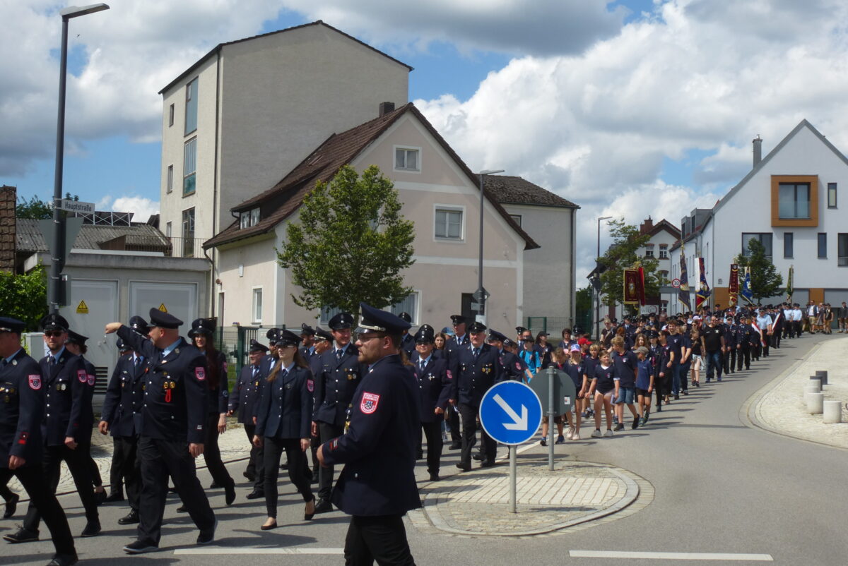 Weiherhammer feiert 150 Jahre Feuerwehrjubiläum