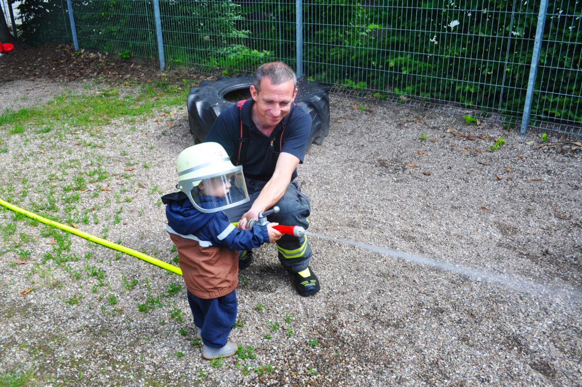 Erlebnisreiche Blaulichtwochen bei den  „Klinikzwergen“