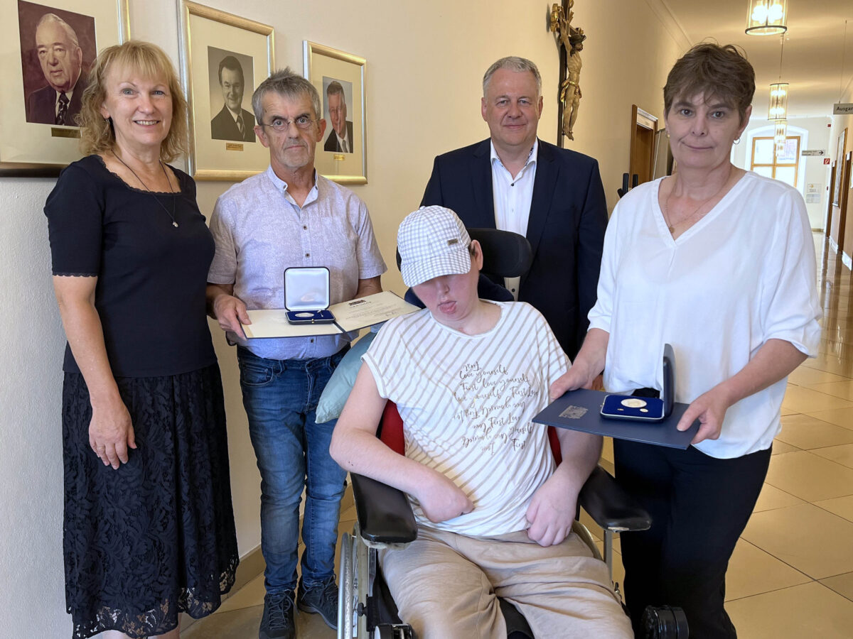 Familie Luber erhält Staatsmedaille für Pflegeleistung