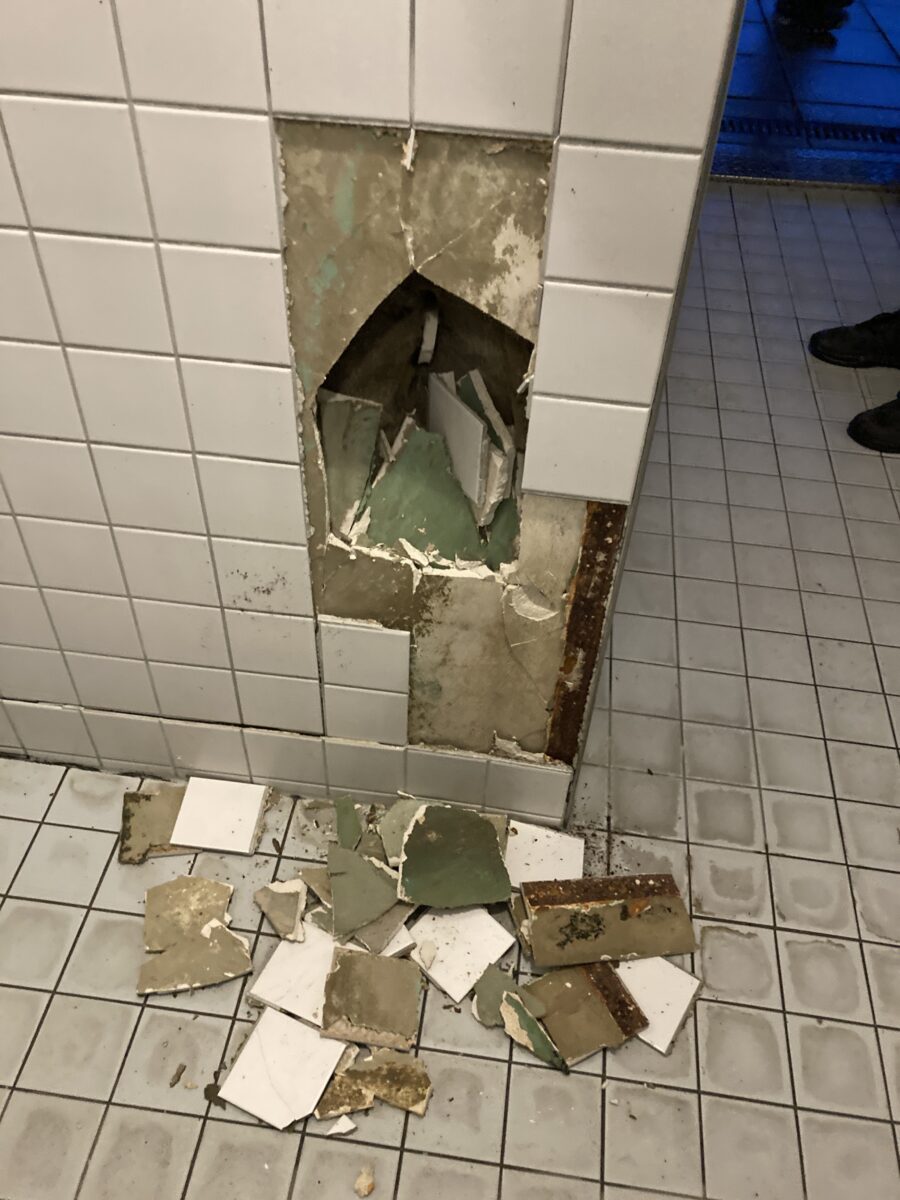 Sachbeschädigungen & Schmierereien: Toiletten ständiges Ziel der Täter