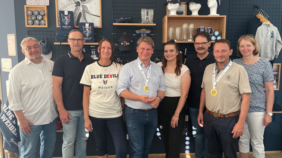 Blue Devils eröffnen Geschäftsstelle und „Devils Store“