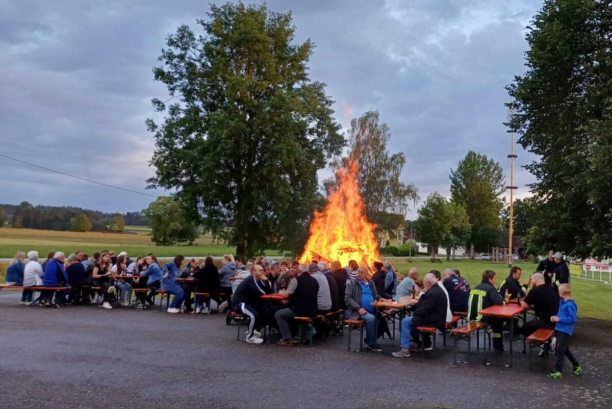 Erstes Johannesfeuer in Pfrentsch mit großem Erfolg
