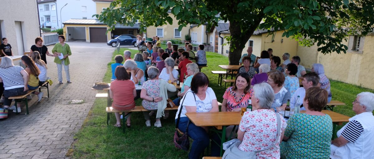 Ökumenisches Sommerfest stärkt Gemeinschaft in Floß