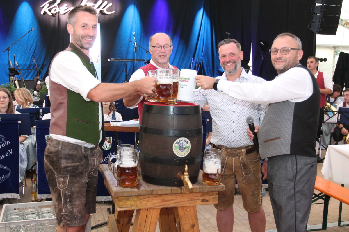 Böllerschüsse und Bierzeltstimmung: Waidhaus feiert noch bis Sonntag