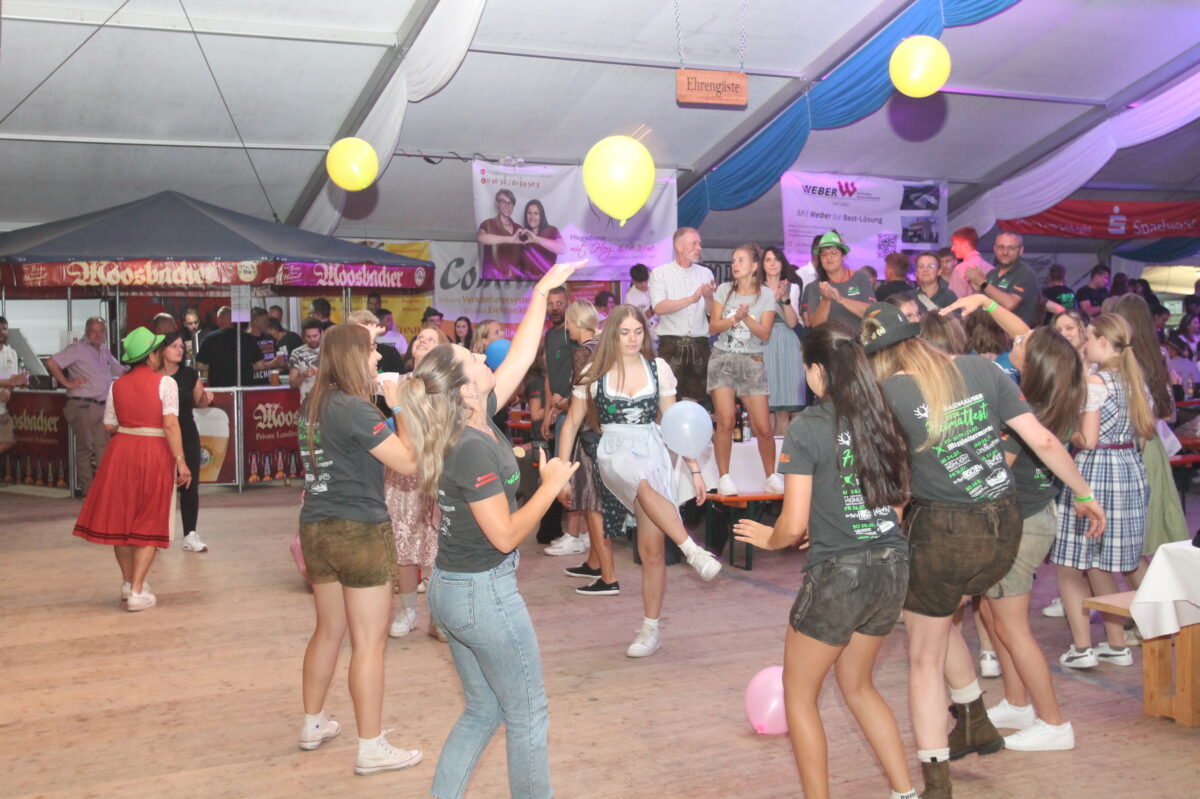 Ausgelassene Stimmung beim Heimatfest in Waidhaus